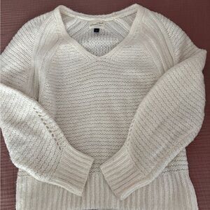 Universal Thread Women's Cream V-Neck Sweater